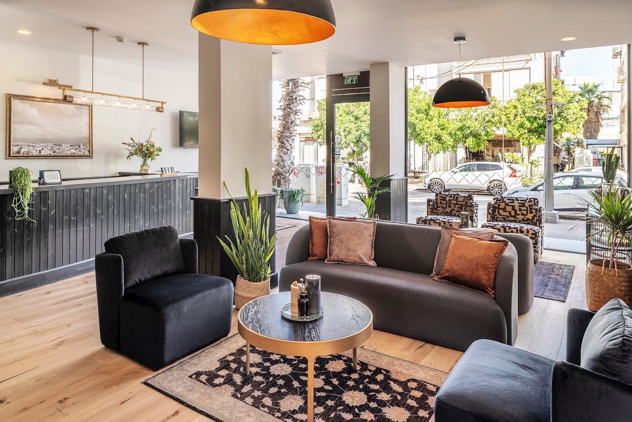 Port Hotel Lobby