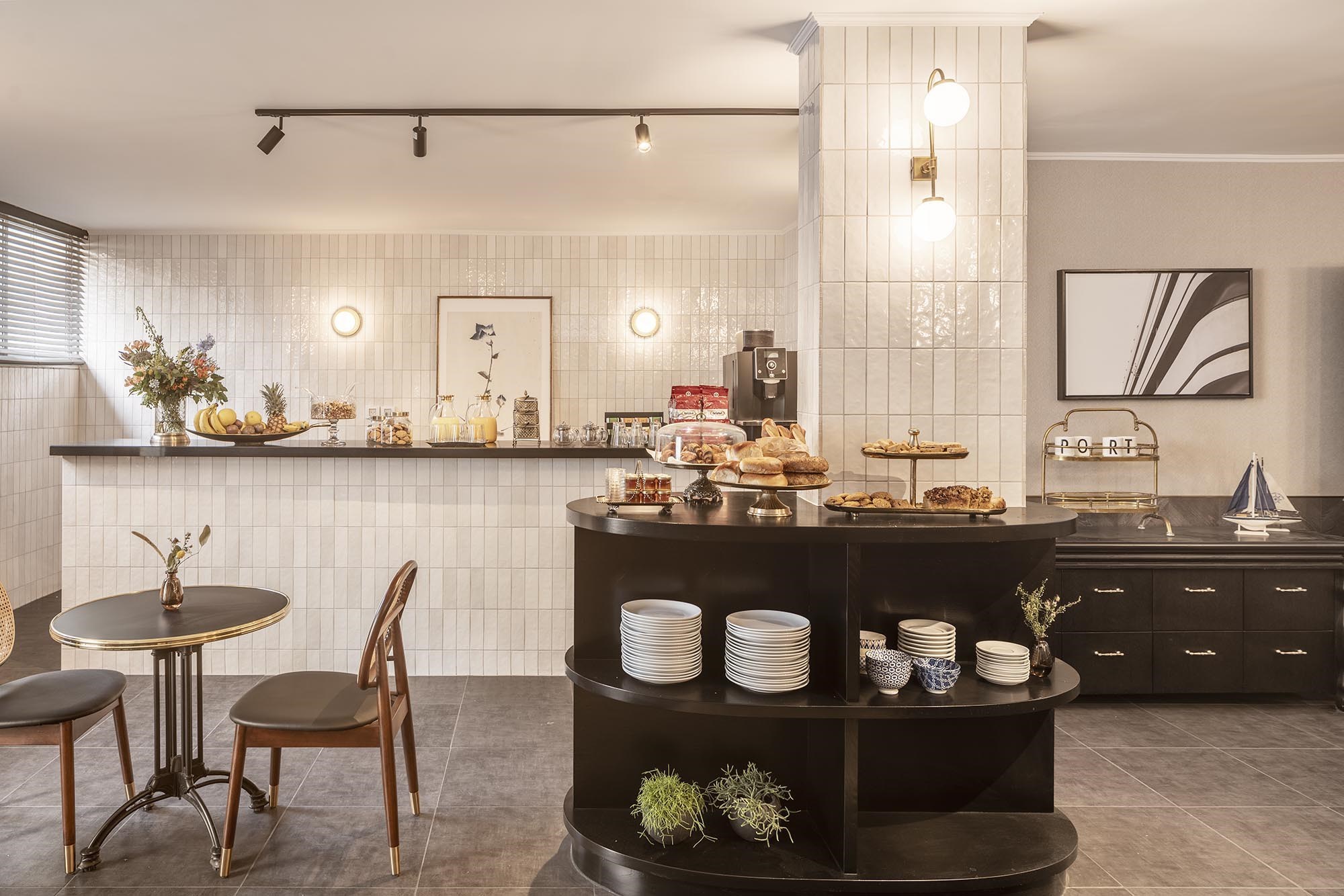 Tel Aviv Port Hotel cafeteria